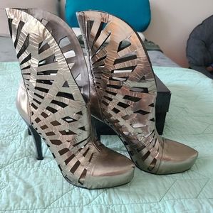 Boutique 9 Naimy Wing Cutout Bootie Pewter 6 (36)